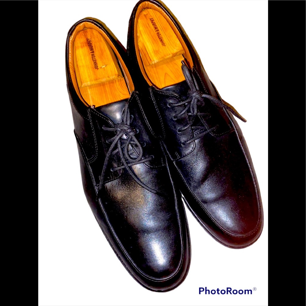 I am selling my black Clarks dress shoes. I haven’t worn them but twice.